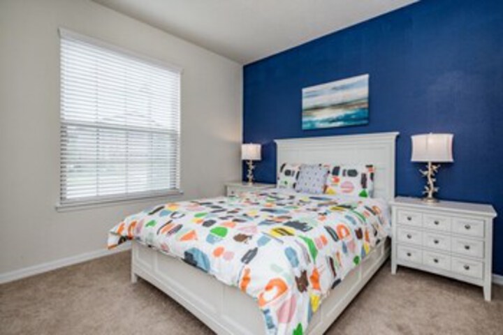 Room 6 of 28