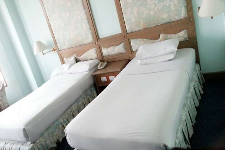 Room 12 of 40