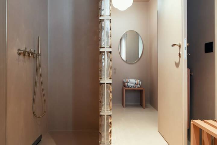 Room 48 of 63