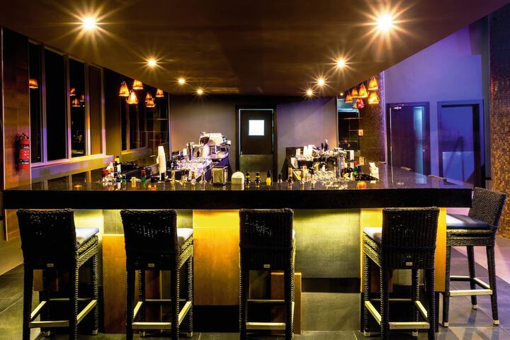Lounge 108 of 130