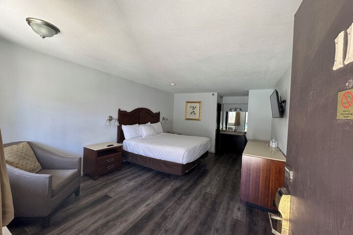Standard | King Bed (2 of 12)