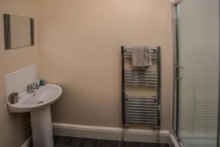 Room 5 of 10