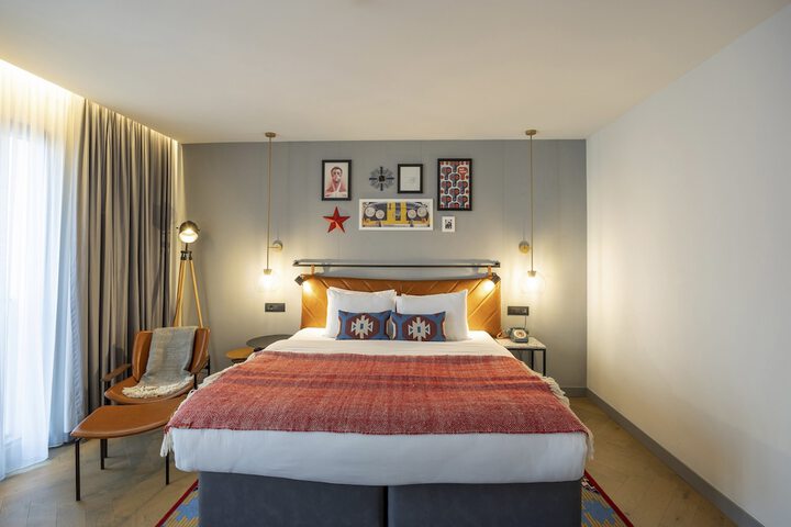 Room 71 of 147