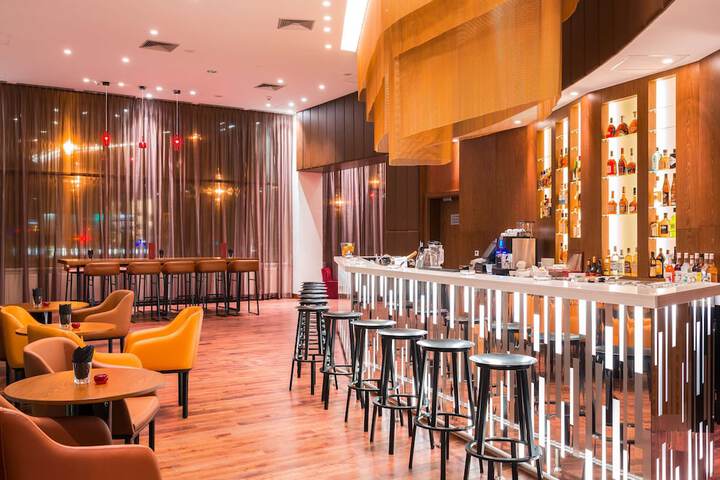Lounge 99 of 160