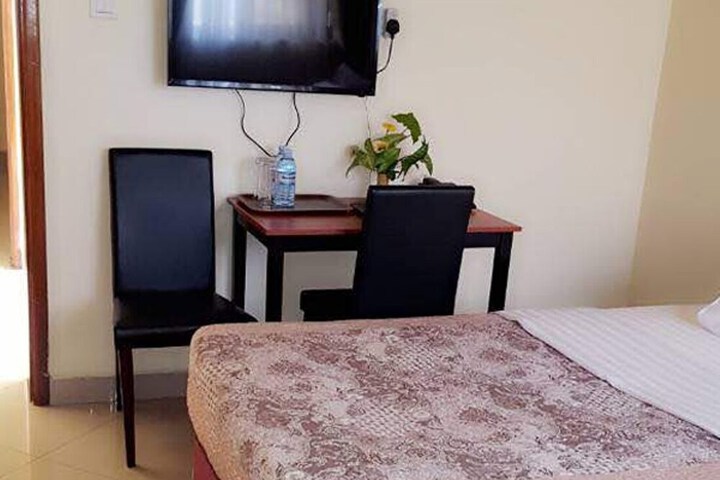 Room 3 of 44