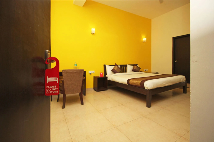 Room 4 of 12