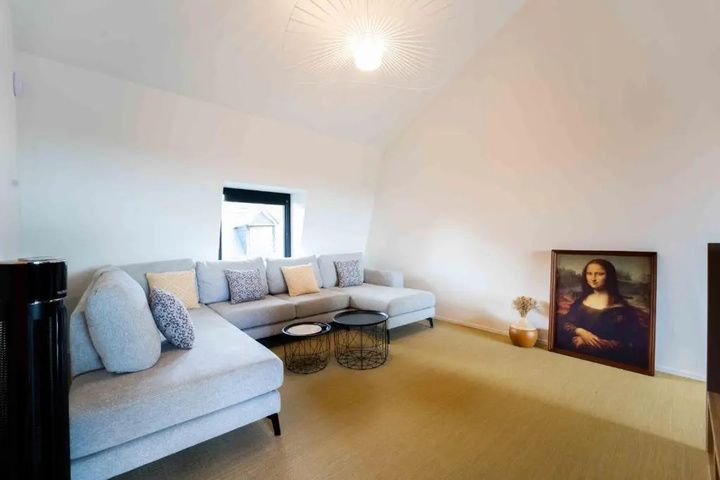 Room 4 of 20
