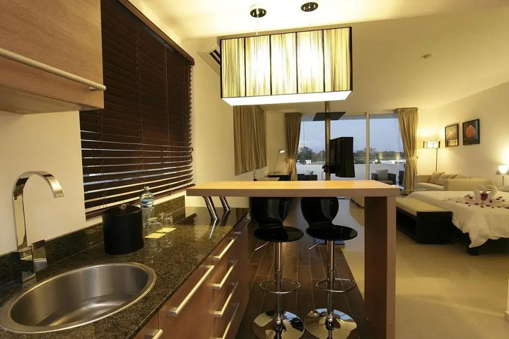 Room 4 of 13
