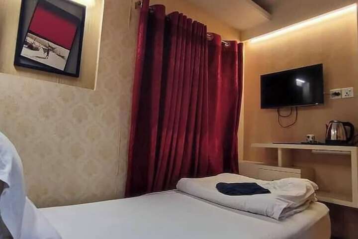 Room 2 of 40