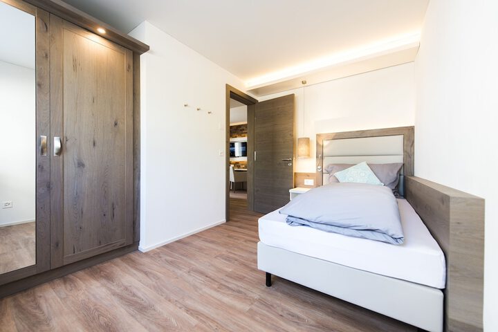 Room 15 of 37