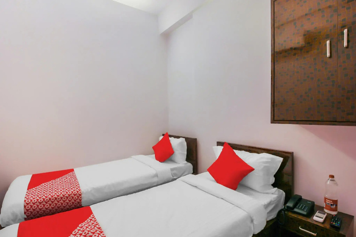 Room 4 of 10