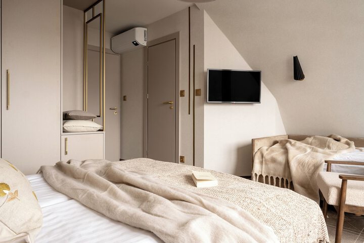 Room 5 of 73