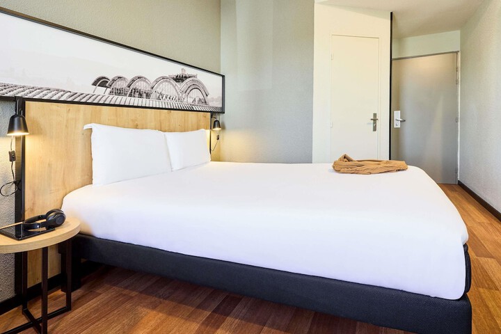 Room 18 of 120