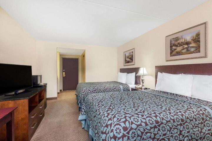 2 Double Beds (4 of 8)