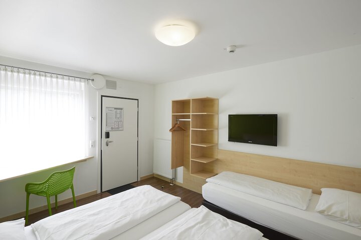 Room 11 of 36