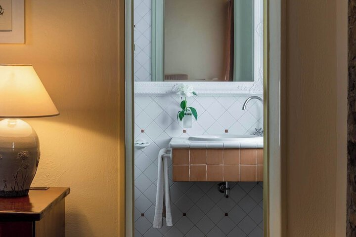 Room 18 of 37