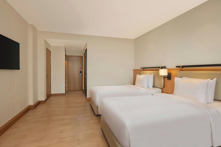 Room 12 of 50