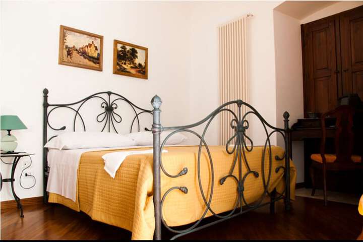 Room 2 of 9