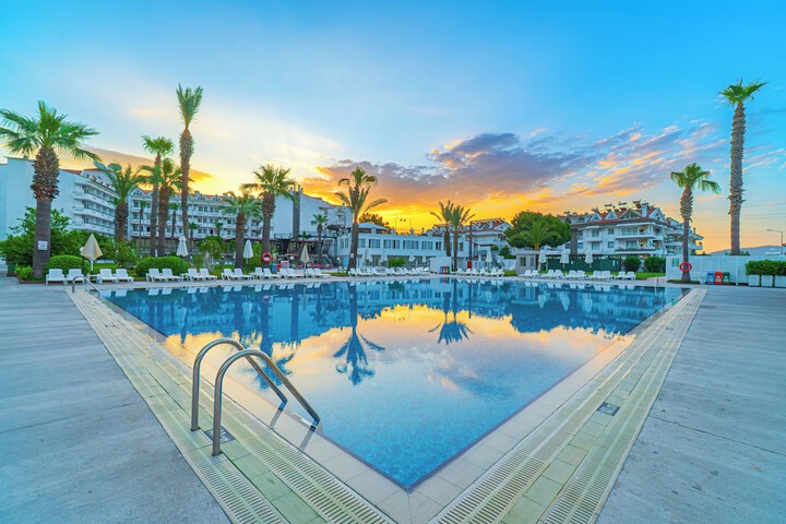 Hotel Pool