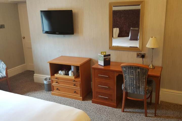 Room 32 of 65