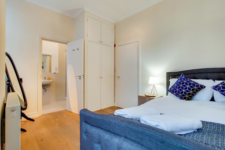 Room 5 of 17