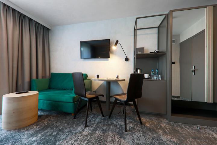 Room 10 of 31
