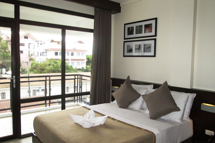 Room 4 of 80