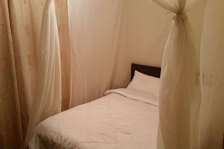 Room 2 of 8