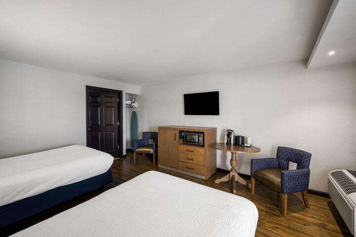 2 Double Beds (7 of 19)
