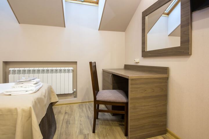 Room 10 of 82
