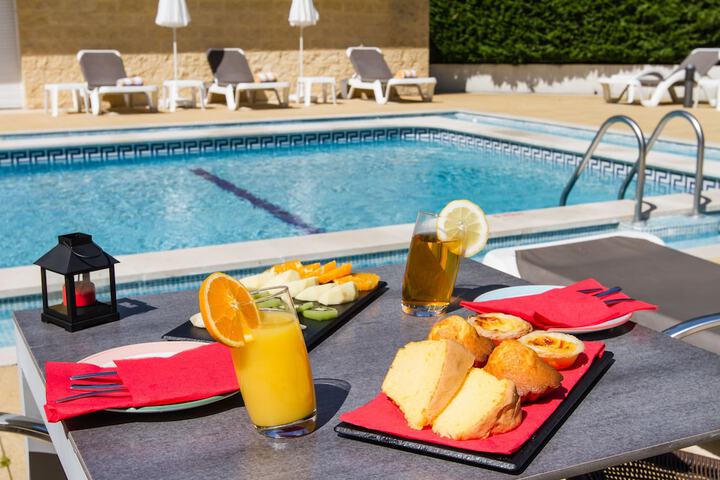 Pool Hotel