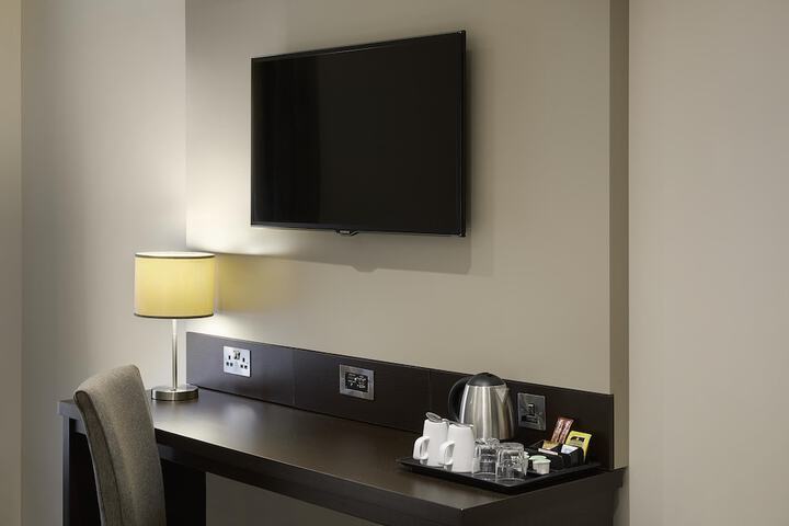 Room 8 of 18
