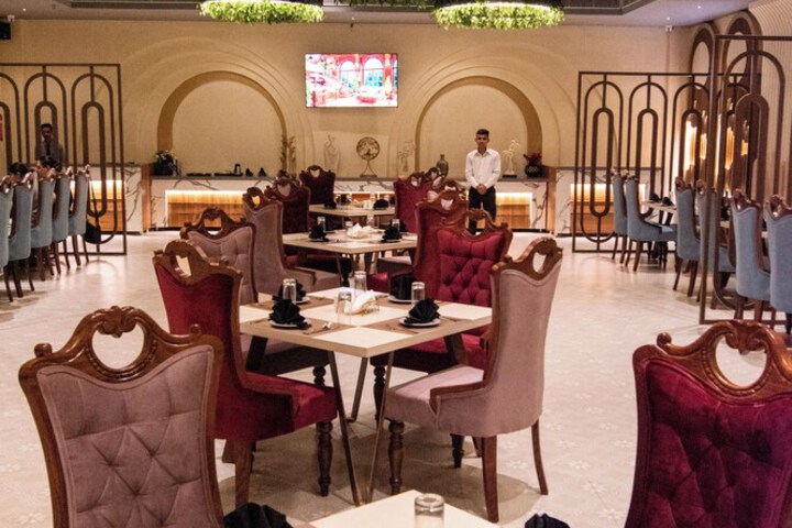 Dining 14 of 16