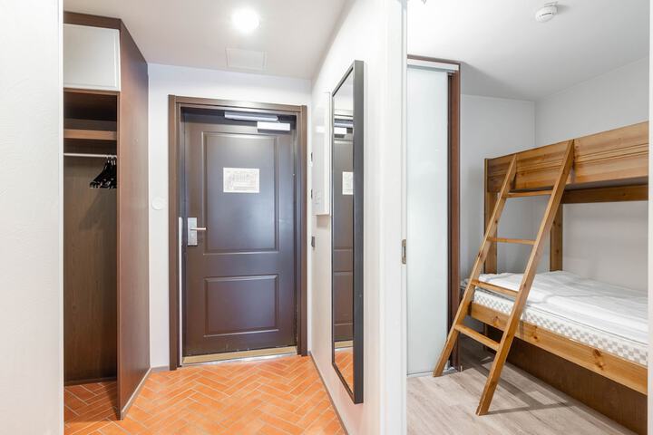 Room 25 of 157