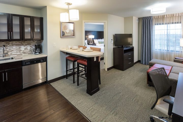 1 Queen Studio Suite (1 of 17)