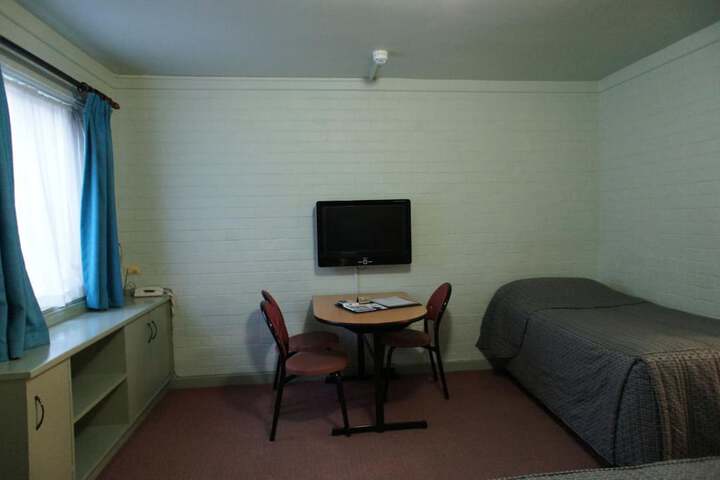 Room 33 of 65