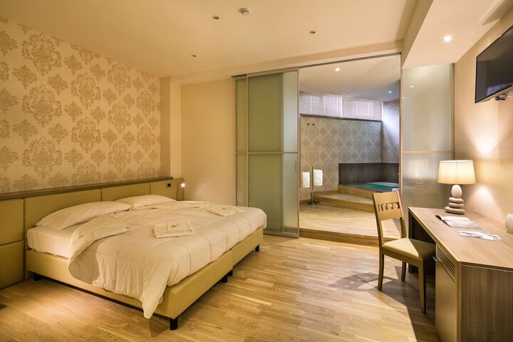 Room 3 of 88