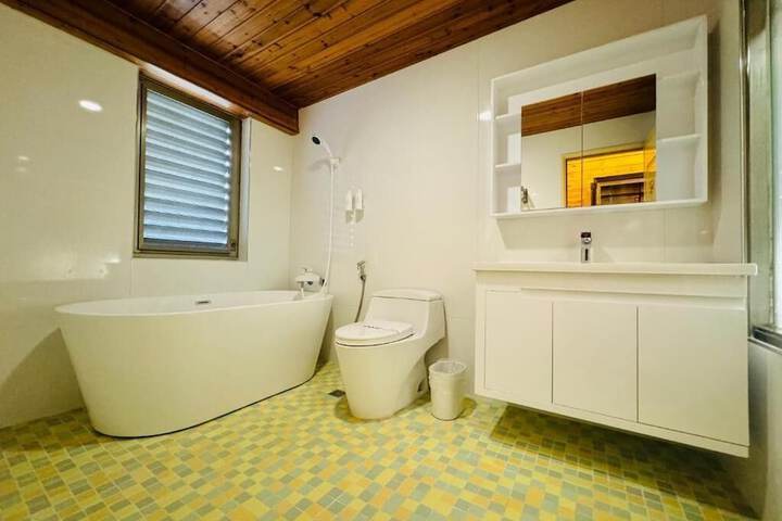 Room 52 of 59