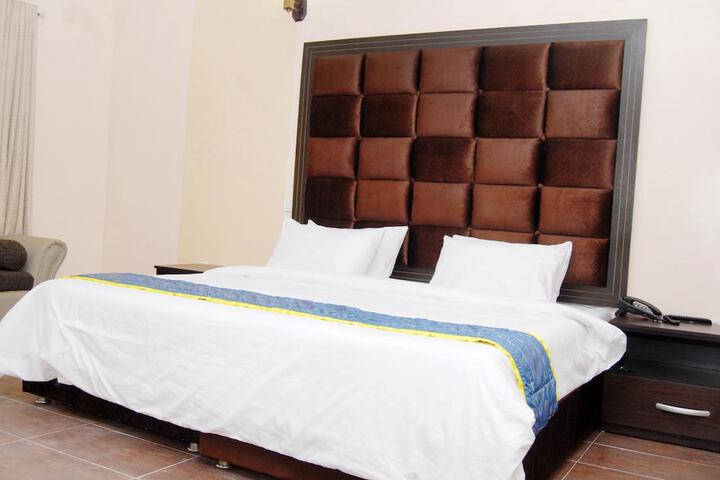 Room 14 of 28