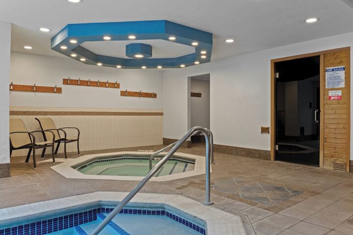 Hotel Pool