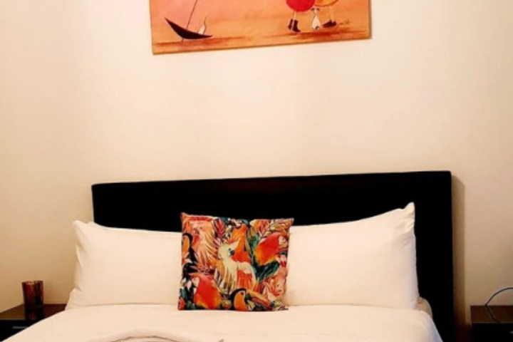 Room 4 of 13