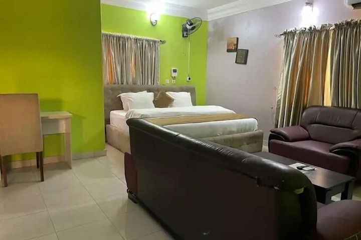 Room 21 of 76