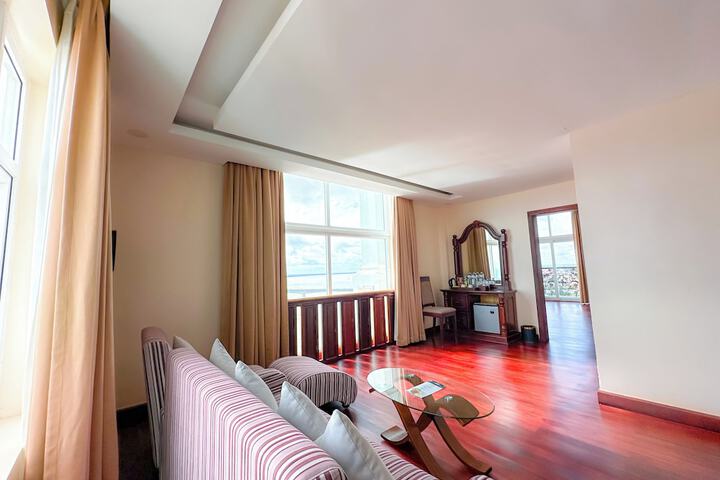 Room 16 of 142