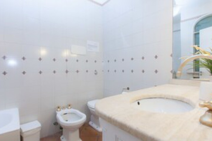Room 4 of 25
