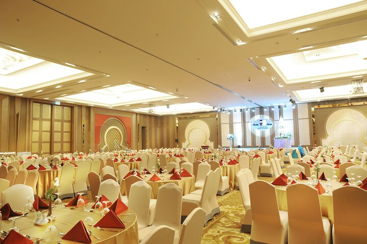 Ballroom/Hall 83 of 91