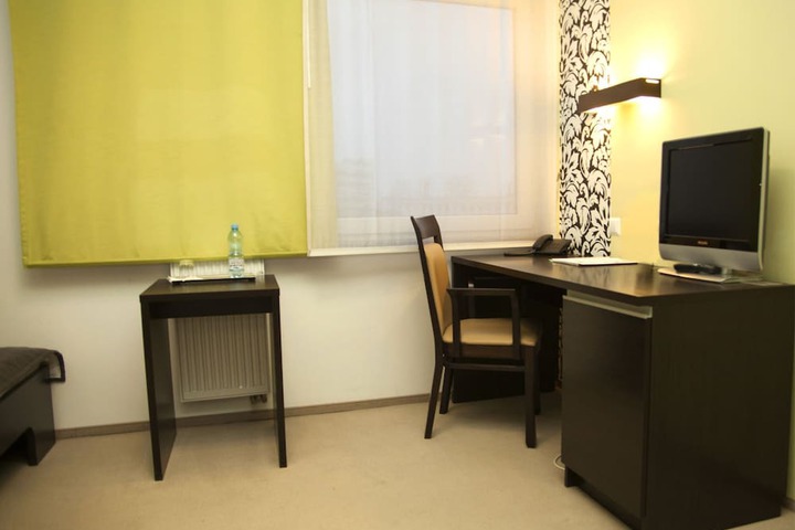 Room 33 of 70