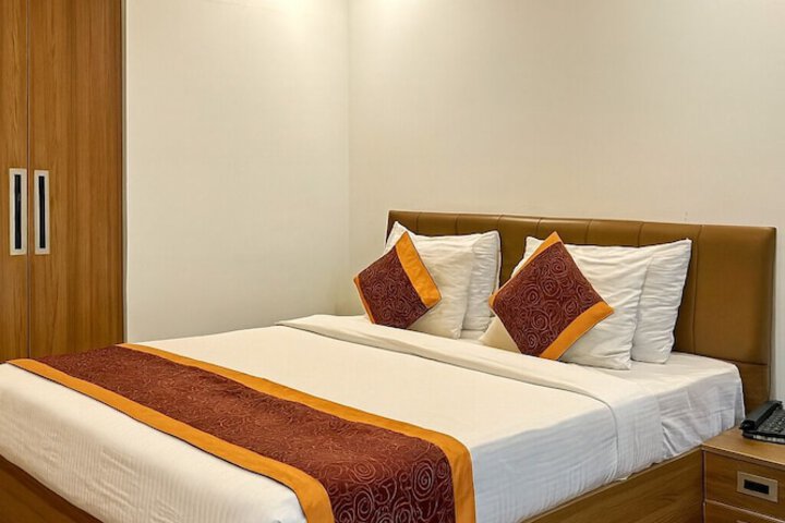 Room 9 of 184