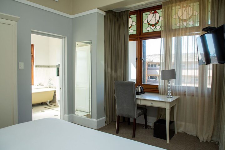 Room 13 of 37