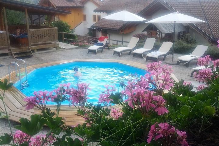 Pool 21 of 33