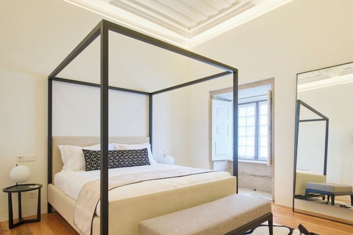Room 21 of 132